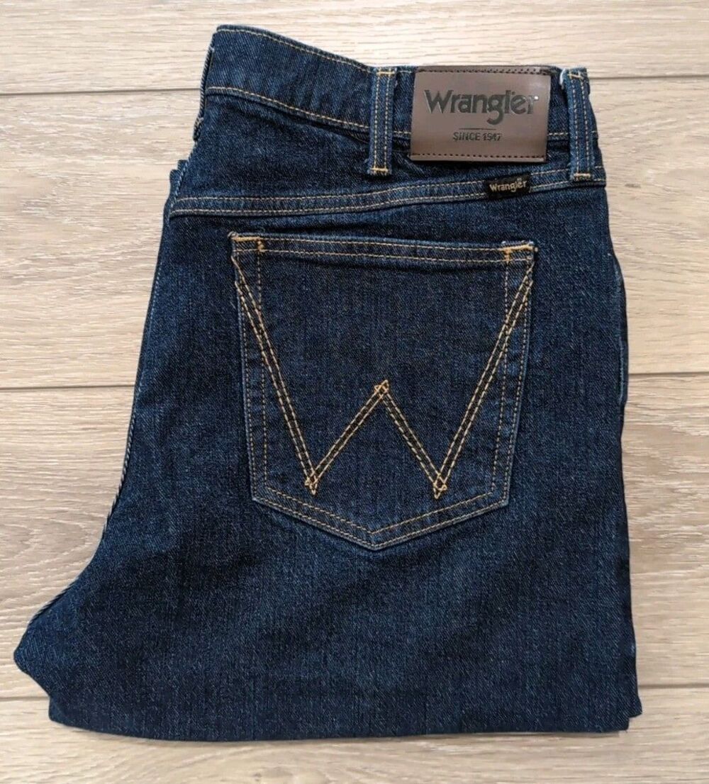 WRANGLER RELAXED FIT BOOT CUT JEANS DARK WASH BLUE MEN'S SIZE 36X29 EUC